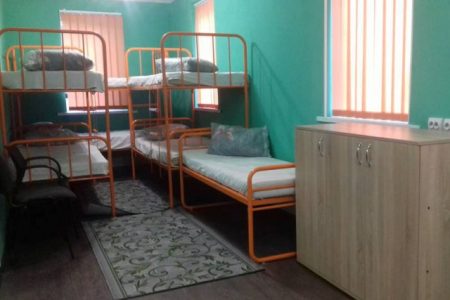 Громадська організація самотужки відкриває притулок для безхатченків, збирають кошти на матраци