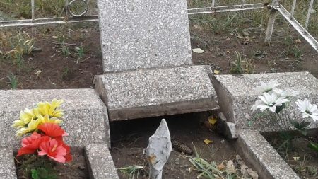 На Кiровоградщинi двоє пiдлiткiв розiкрали 20 могил на металобрухт