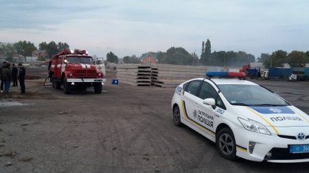 На Балашівці палили звалище небезпечних відходів. ФОТО