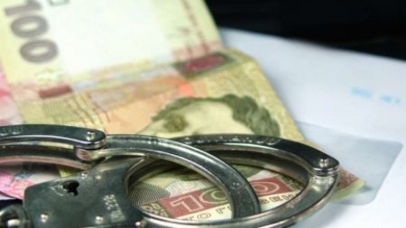 У Кропивницькому керівник СІЗО пропонував хабар прокурору