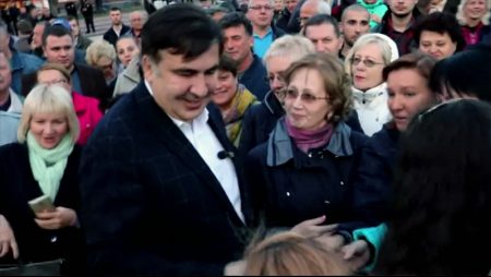 Саакашвілі у Кропивницькому розкритикував своїх кумів Ющенка і Порошенка та запевнив, що Майдан не на часі. ВІДЕО