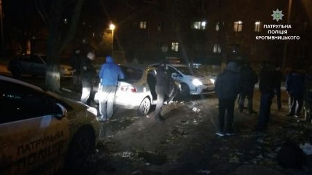 У Кропивницькому біля школи продавали наркотики з «Ланоса». ФОТО