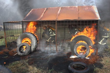 На Кіровоградщині рятувальників учили не боятися вогню. ФОТО