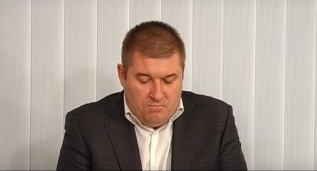 Підозрюваний у корупції посадовець Світловодської РДА каже, що звільнився, щоб не ганьбити державний орган. ВІДЕО