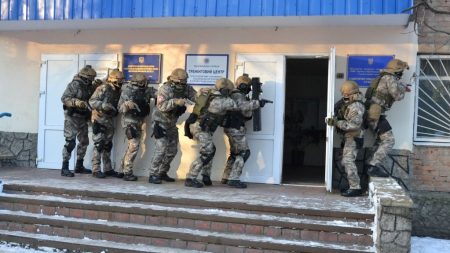 З’явилось епічне відео навчальної спецоперації поліції в Кропивницькому зі звільнення заручника