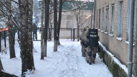 У Кропивницькому поліцейські провели навчання зі звільнення заручника. ФОТОРЕПОРТАЖ