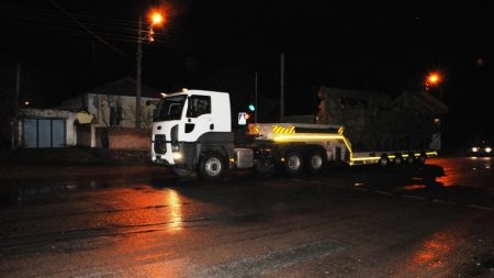 Рятувальники показали, як важка техніка з Кіровоградщини розчищала шляхи в сусідній області. ВІДЕО