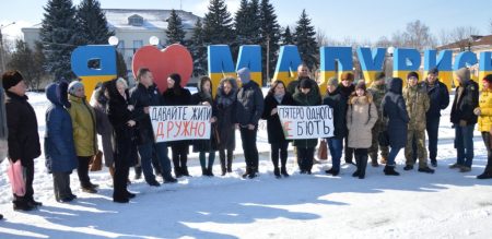 Обласні служби та активісти контролюватимуть, щоб у Малій Висці не тиснули на побитого підлітка. ФОТО. ВІДЕО