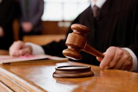Суд не побачив порушення в діях міського голови Світловодська, який зупинив рішення про відставку секретаря