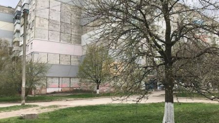 Біля багатоповерхівок на Попова хочуть будувати магазин на комунікаціях