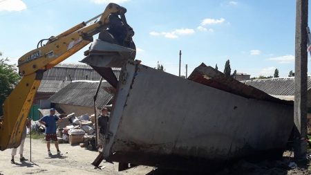 У Кропивницькому демонтували пункт прийому металобрухту, який приймав і каналізаційні люки. ФОТО