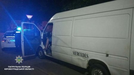 У Кропивницькому в двох водіїв на підпитку патрульні знайшли зброю. ФОТО