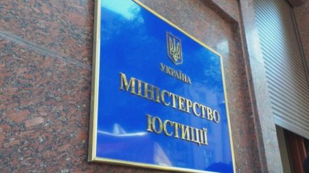 Держреєстраторку, яка переписала фірми на Кіровоградщині, вже ловили на порушенні