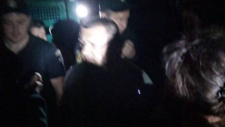У село на Кіровоградщині, де орудують рейдери, приїхали невідомі молодики. ФОТО