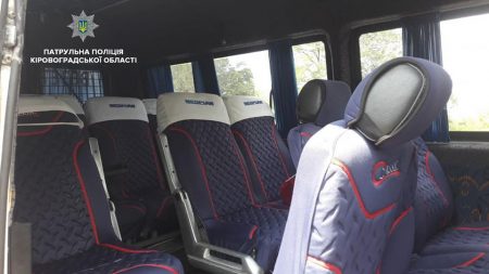 У Кропивницькому водій мікроавтобусу перевозив пасажирів без необхідної для цього категорії