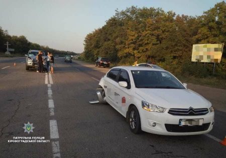 Пішохід спровокував ДТП за участі Toyota Land Cruiser Prado та Citroen C-Elysee. ФОТО
