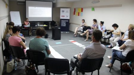 У Кропивницькому медиків вчать працювати з ВІЛ-позитивними пацієнтами