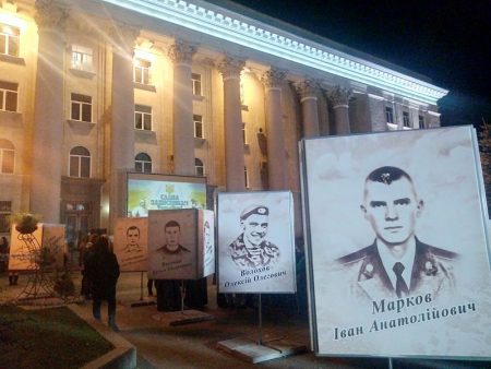 Реквiєм тa встaновлення пaм’ятного знaку: у Кропивницькому вшaнувaли пaм’ять полеглих землякiв. ФОТО