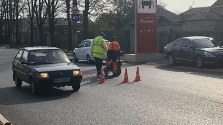 Розмітку та відновлення дорожніх знаків по вулиці Короленка завершать найближчим часом
