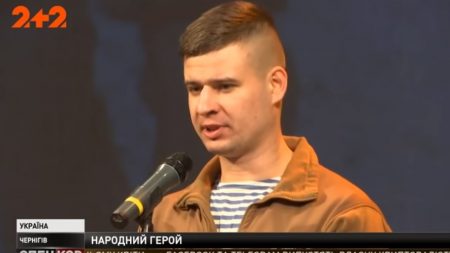 Боєць 3-го полку, який у 19 років вже боронив ДАП, отримав “Народного героя”. ВІДЕО