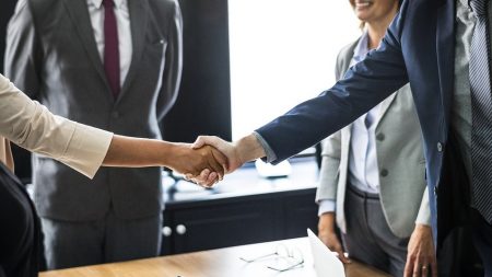 На Кіровоградщині сільрада орендувала техніку у бізнес-партнера голови громади