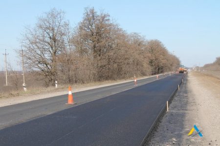 На дорозі Н-14 влаштували більше 2 км вирівнюючого шару. ФОТО