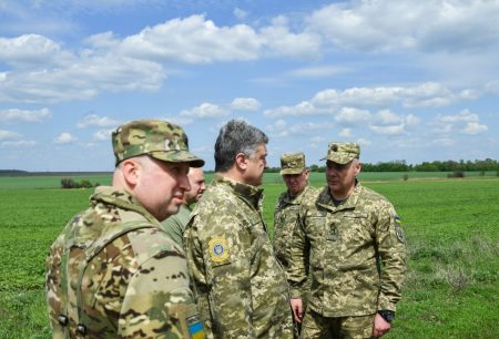 Порошенко виконає обіцянку про тисячу гривень у день на солдата, майже…
