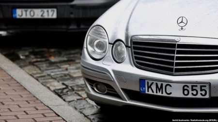 Запровадження штрафів за нерозмитнені авто поки що відклали