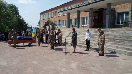 На Кіровоградщині попрощалися з бійцем 54-ї бригади, який загинув у зоні ООС