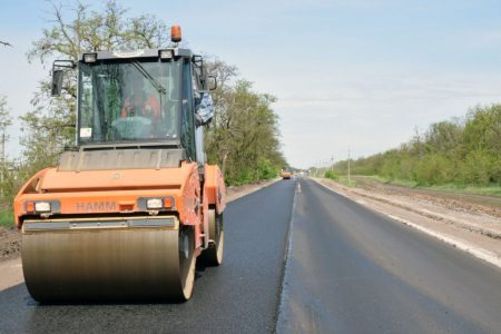 Дорогу Олександрівка-Кропивницький-Миколаїв планують завершити у вересні. ФОТО
