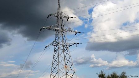 Населені пункти 12 районів області залишились без світла через негоду