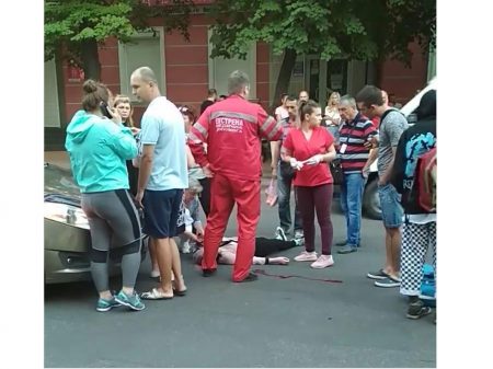 У Кропивницькому дівчина, яка потрапила під авто, перебуває в обласній лікарні