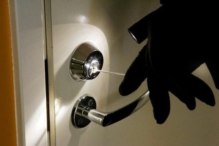 Поліція затримала злодія, який обікрав щонайменше 25 квартир у Кропивницькому та Олександрії