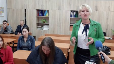 У Кропивницькому батьки оголосили бойкот школі через поведінку однієї з учениць. ФОТО