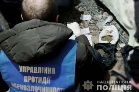 У Кропивницькому затримали жінку за підозрою у збуті наркотиків