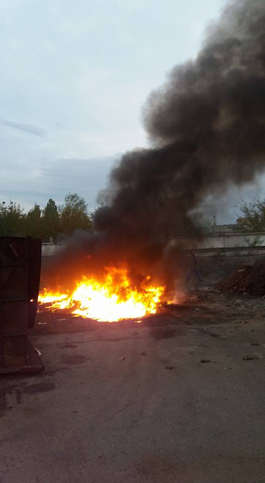 На Балашівці палили звалище небезпечних відходів. ФОТО