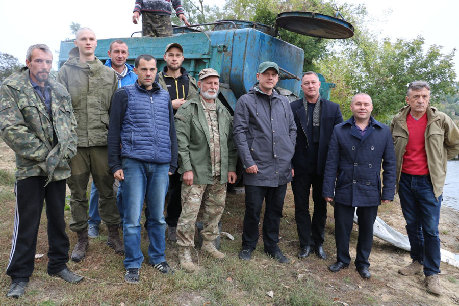 15 тисяч товстолобів, стільки ж білих амурів та чотири тисячі сомів - у Новоархангельську зарибили Синюху. ФОТО 7