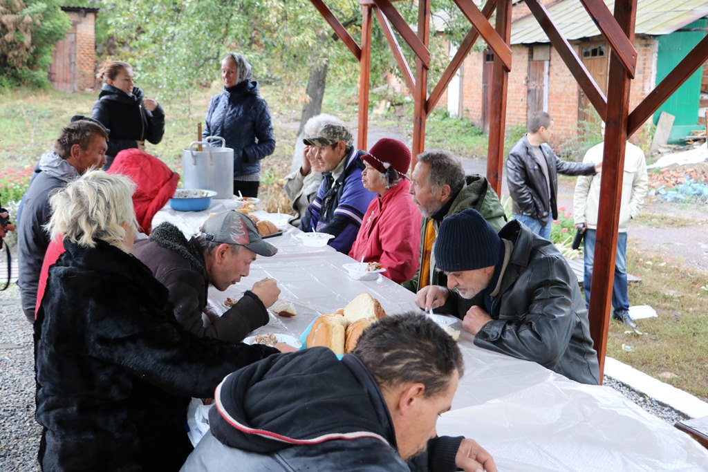 Щотижня молодь у Кропивницькому готує обіди для безпритульних. ВІДЕО