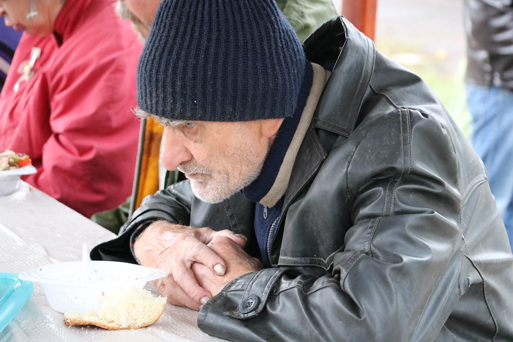 Щотижня молодь у Кропивницькому готує обіди для безпритульних. ВІДЕО