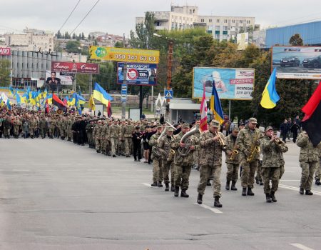 У Кропивницькому урочисту ходу очолив легендарний зв’язківець УПА. ФОТО