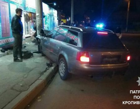 У Кропивницькому водій намагався втекти з місця ДТП, прихопивши номерний знак авто. ФОТО