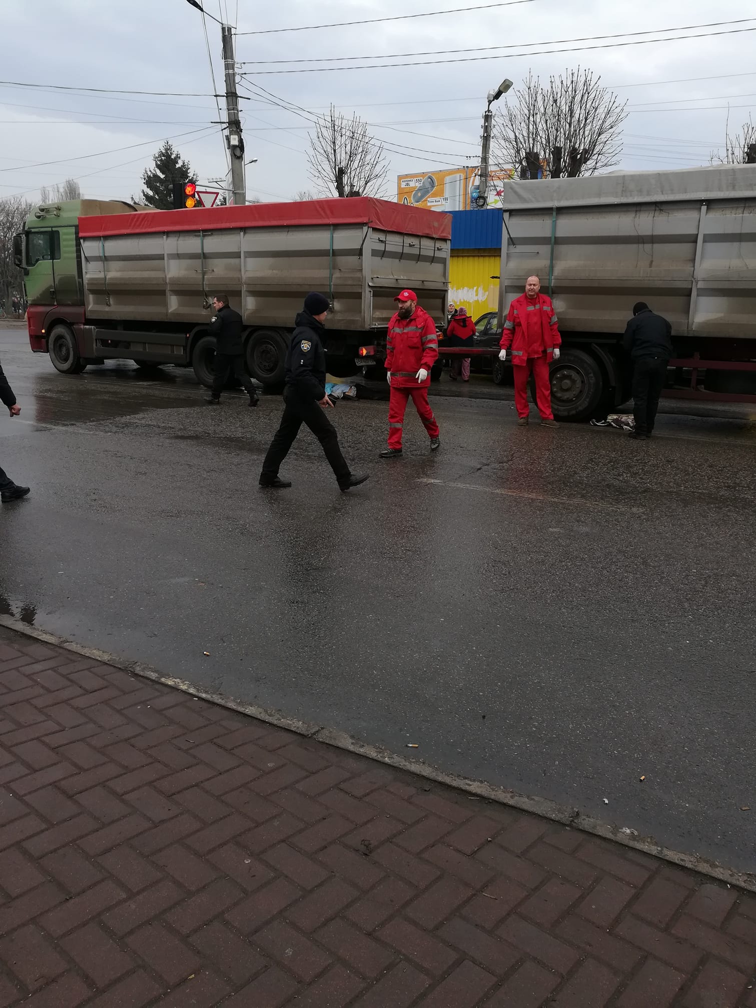 У Кропивницькому під колесами вантажівки загинула людина. ФОТО. ОНОВЛЕНО