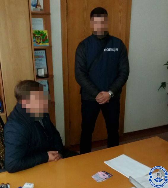На Кіровоградщині одного з керівників райдержадміністрації &#8220;спіймали за руку&#8221; з хабарем. ФОТО