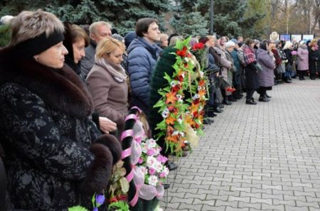 У Кропивницькому попрощалися із засновницею всеукраїнського фестивалю “Калиновий спів”. ФОТО