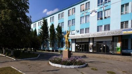У Кропивницькому за кошт держбюджету відремонтують приміщення Льотної академії