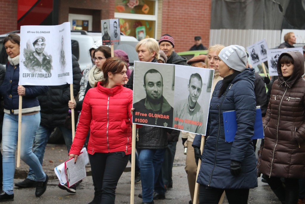 Тисяча днів неволі: сотні жителів Кропивницького нагадали про полонених бійців. ФОТО