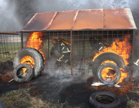 На Кіровоградщині рятувальників учили не боятися вогню. ФОТО