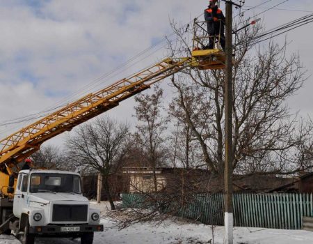 На усунення аварії, що лишила без світла 10 районів, виїхало 37 одиниць спецтехніки