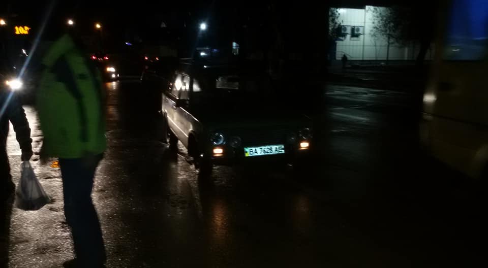 У Кропивницькому через відсутність світла по вулиці Полтавській водій не побачив пішохода. ФОТО