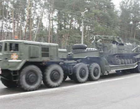 Важку інженерну техніку з Кіровоградщини направили на розчистку доріг в інших областях. ФОТО